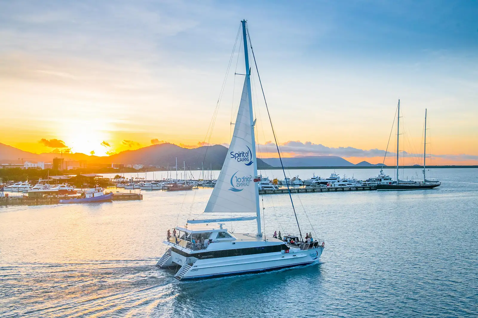 Cairns City Sights and Dinner Cruise