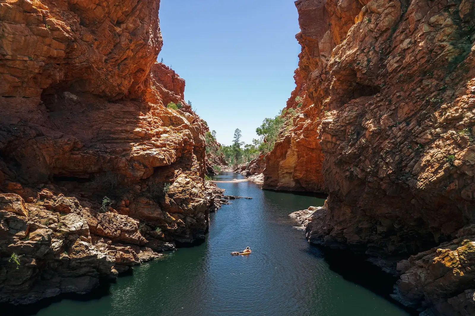 larapinta hiking tours