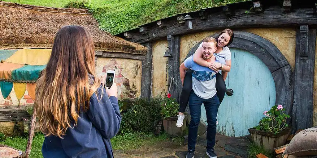 Auckland - Hobbiton and Watomo