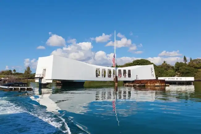 Premium USS Missouri, Arizona Memorial & Punchbowl Tour