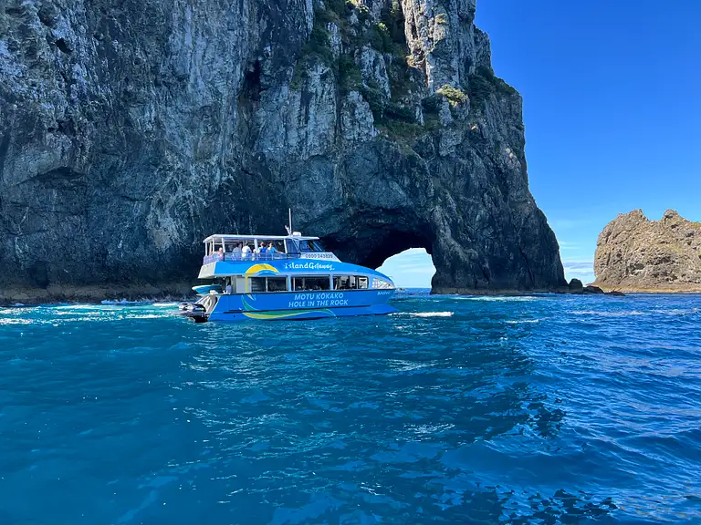 Hole in the rock cruise