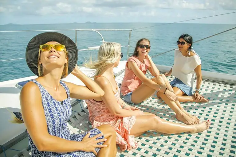 Snorkelling Coral Reefs in Whitsunday Islands – Entice Sailing Trip