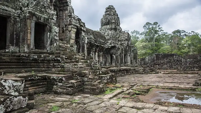itinerary_lg_Cambodia_Siem_Reap_Angkor_Wat_Ruins_-_IMG9264_Lg_RGB.jpeg