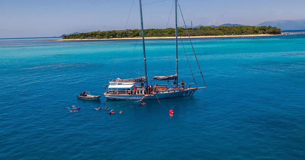 Sail, Snorkel, Dive Great Barrier Reef