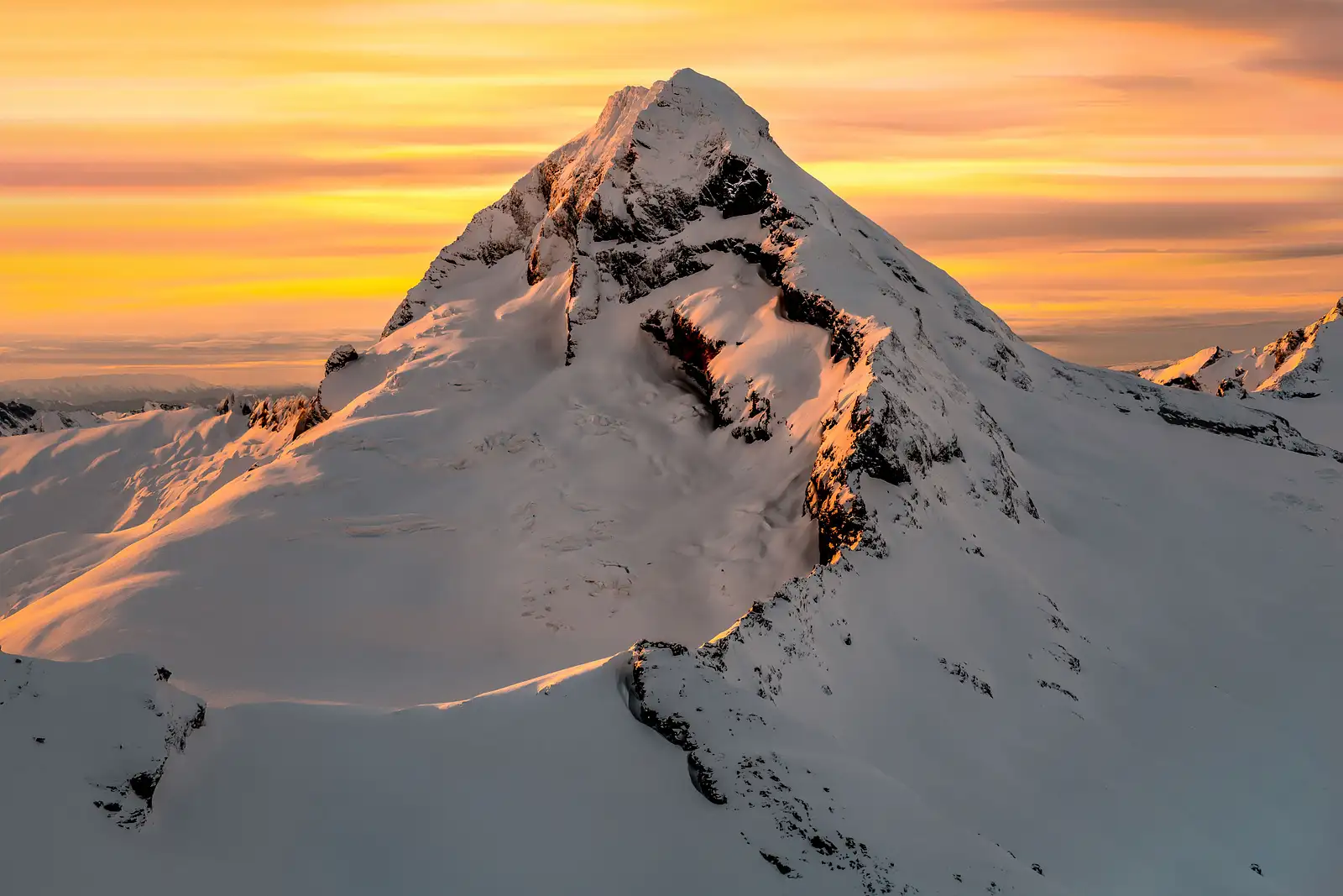 SUNRISE MT. ASPIRING + THE GLACIERS SCENIC FLIGHT
