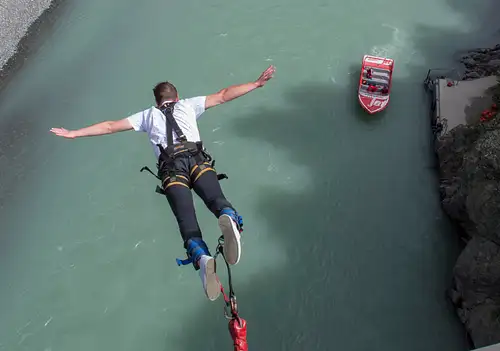 Bugy jump New Zealand
