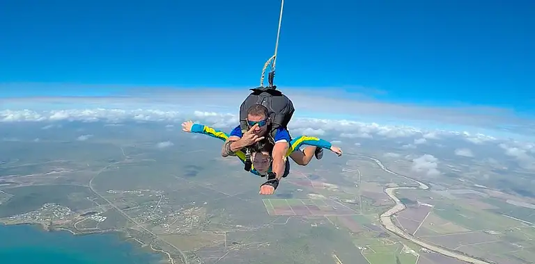 Airlie Beach Tandem Skydive with Beach Landing Discount