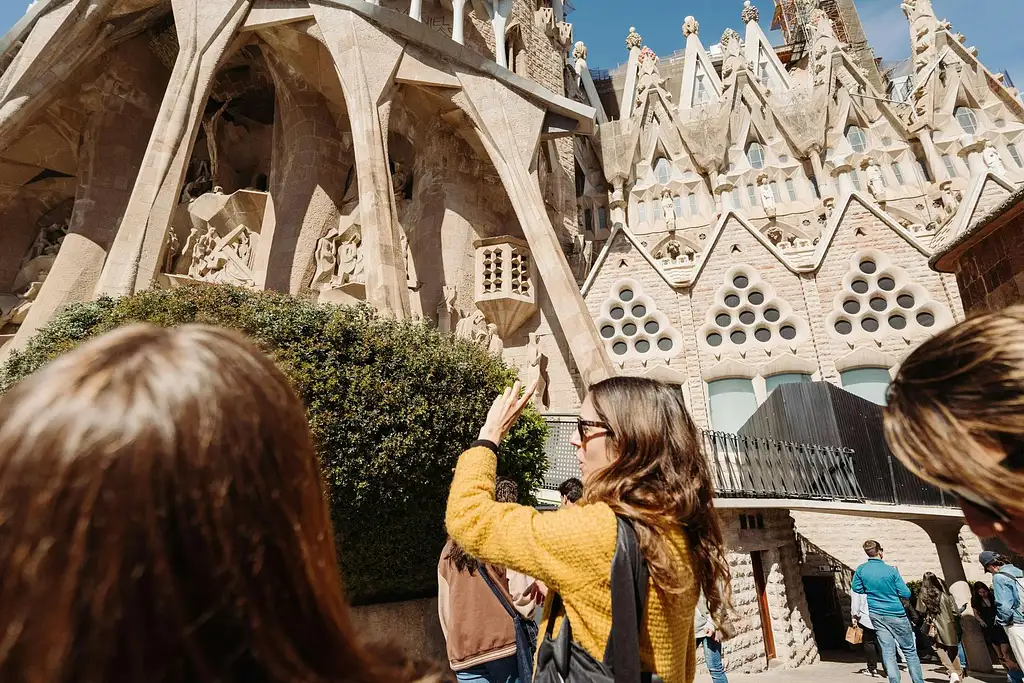 Sagrada Familia Skip-the-line Ticket And Guided Tour | Small-group Tour