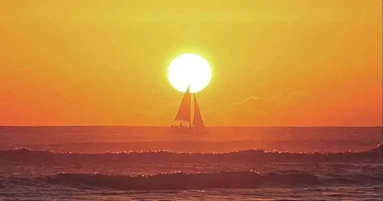 Waikiki sunset cruises
