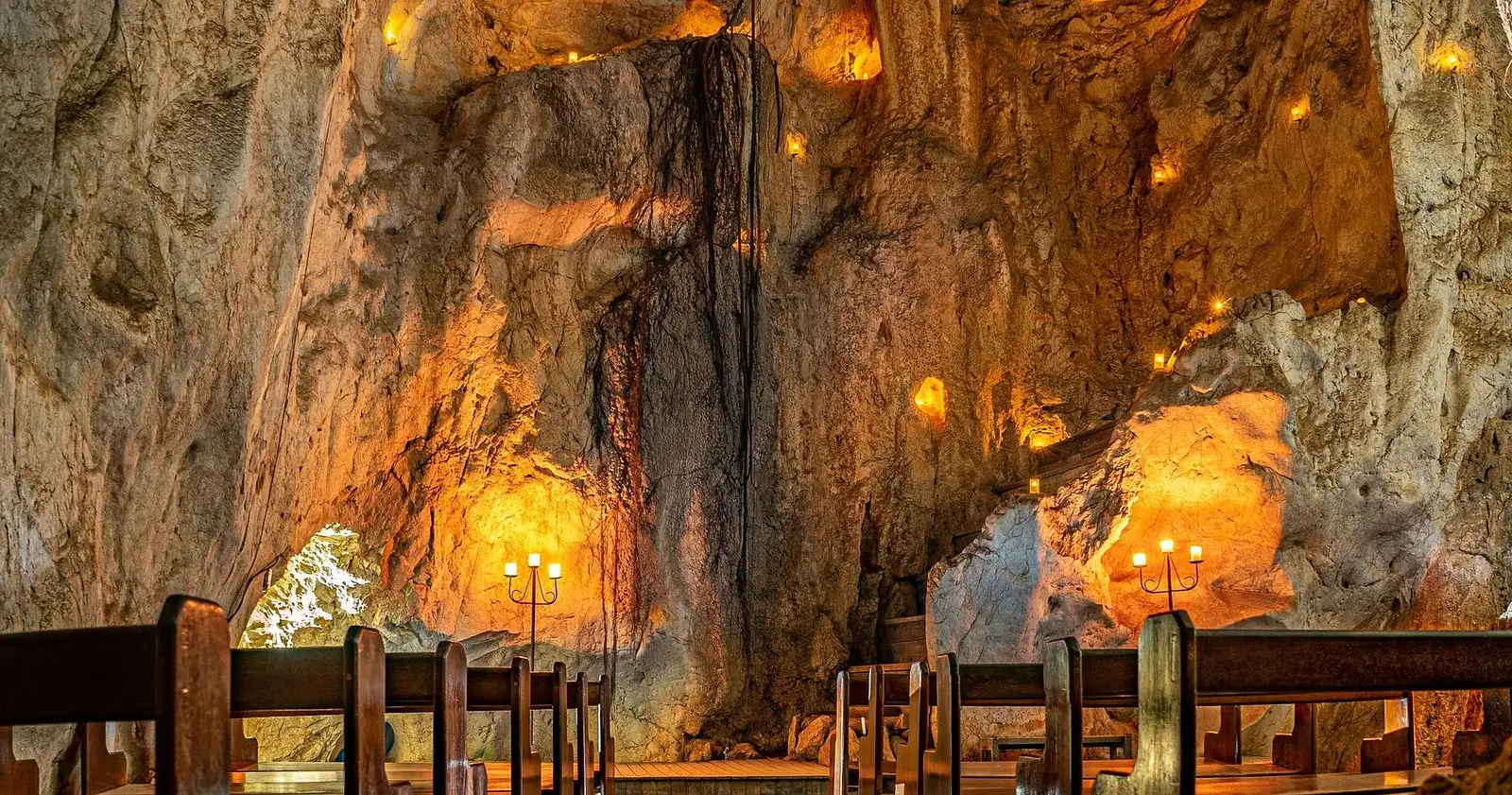 Cathedral Cave Tour – Capricorn Caves