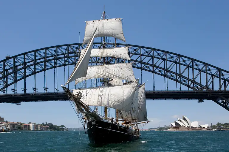\Sydney Harbour Tall Ship Evening Cruise