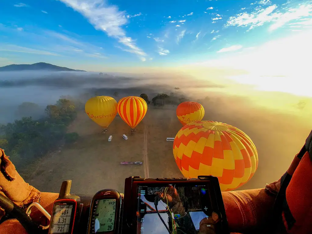 Gold Coast Classic Hot Air Balloon Ride with 5-Star Beachside Breakfast