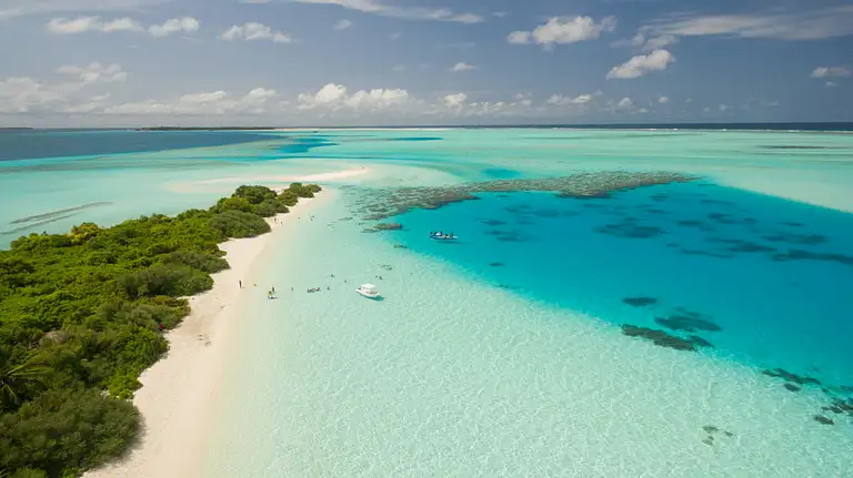 whitehaven-beach-white-silica-sand-whitsundays.jpg