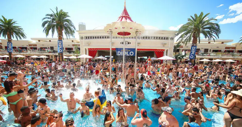 pool party in vegas