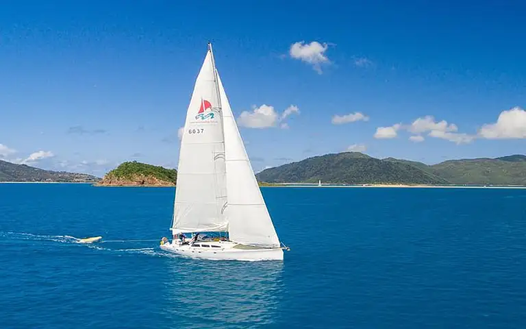 Whitsundays cruise deals