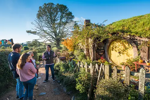 Auckland to Rotorua via Hobbiton Movie Set