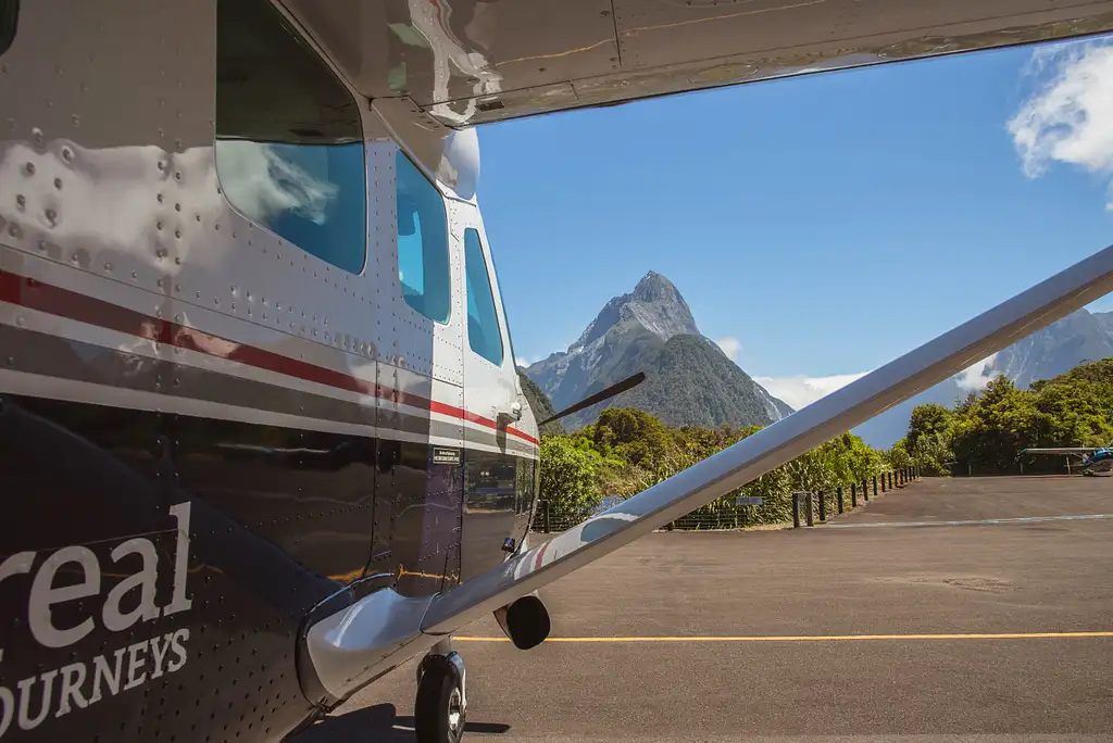 Milford Sound Scenic Tour, cruise & flight from Queenstown