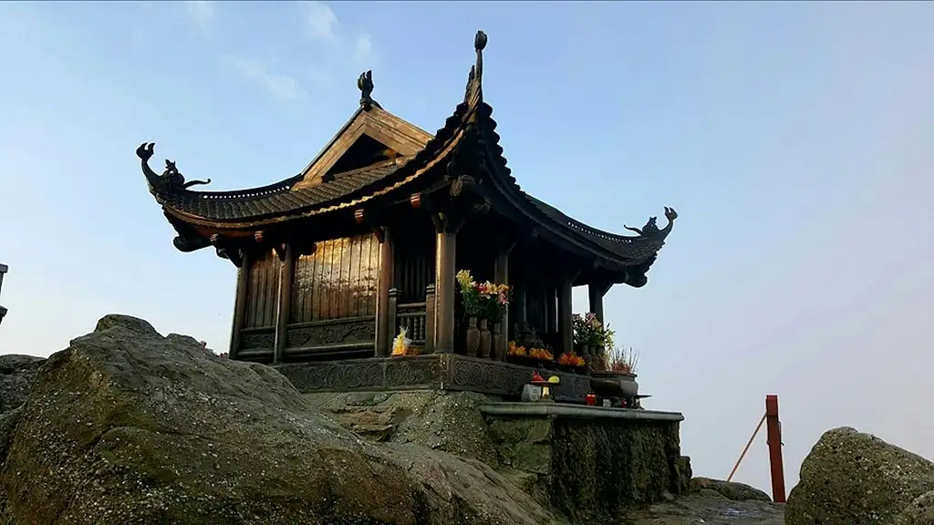Full-day Yen Tu Mountain Tour | From Hanoi