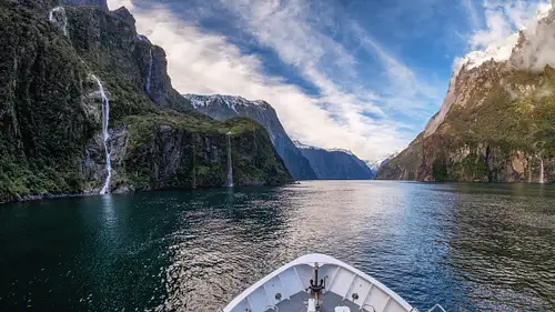 Milford Sound Scenic Tour from Queenstown